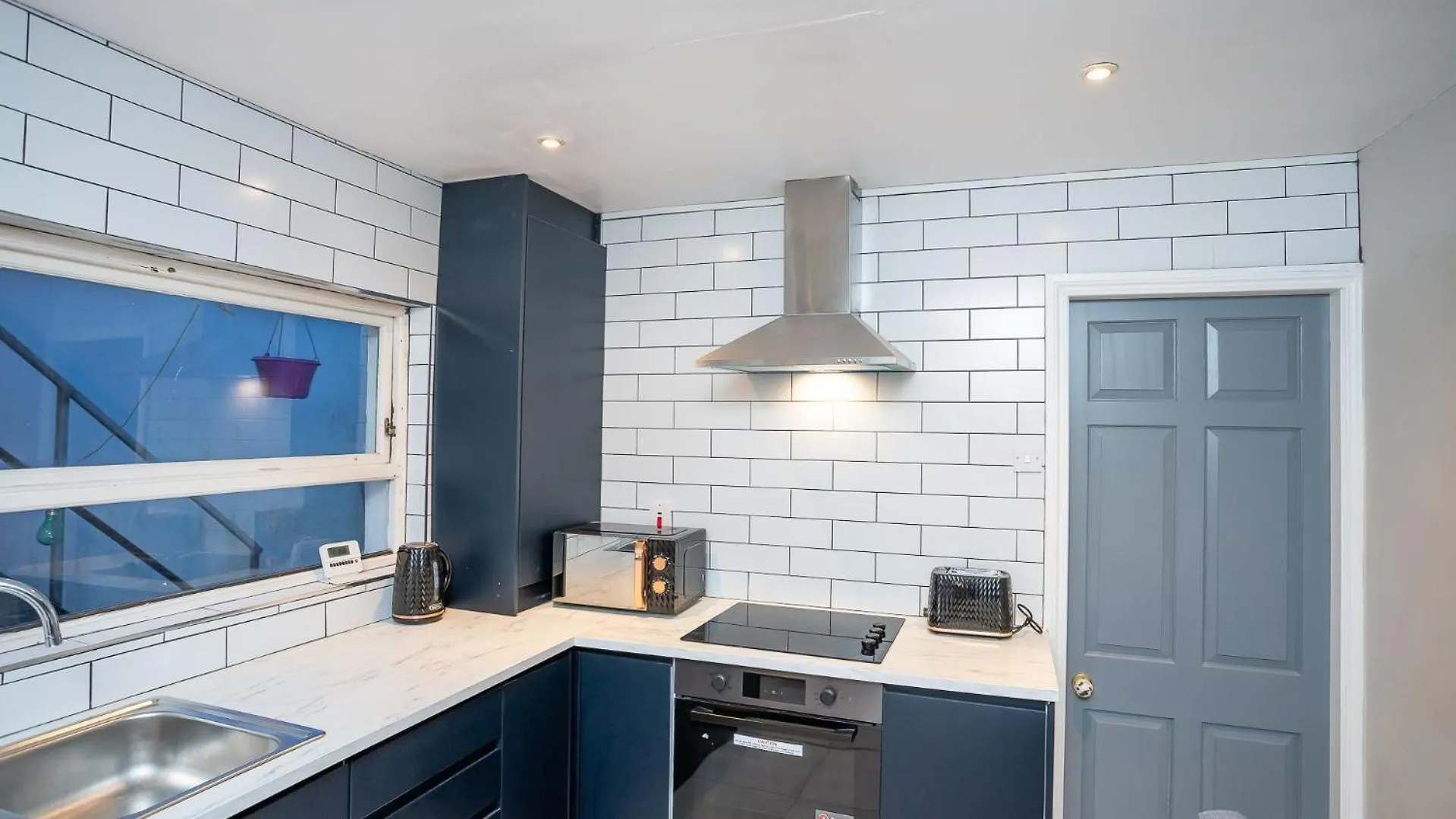 1 Bdr Apartment At Queens Uni By Belfast City Breaks