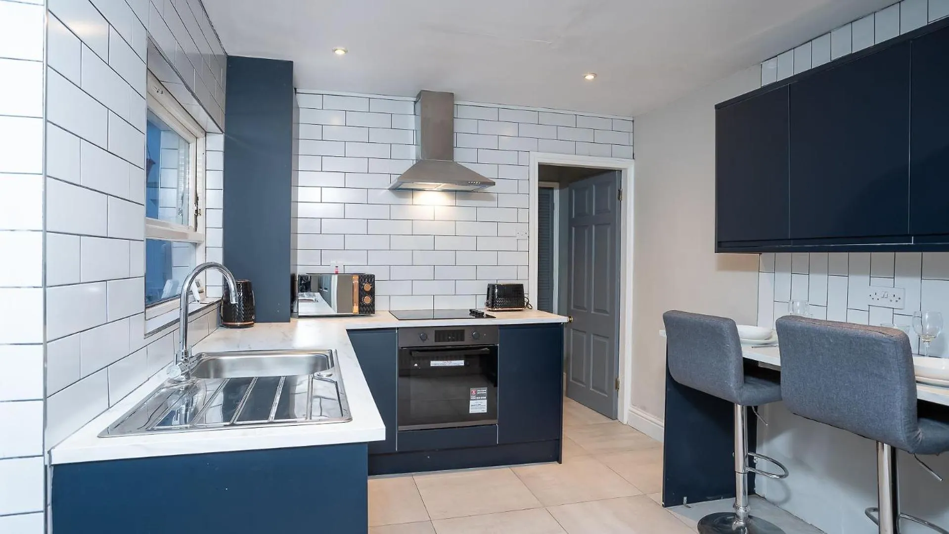 1 Bdr Apartment At Queens Uni By Belfast City Breaks