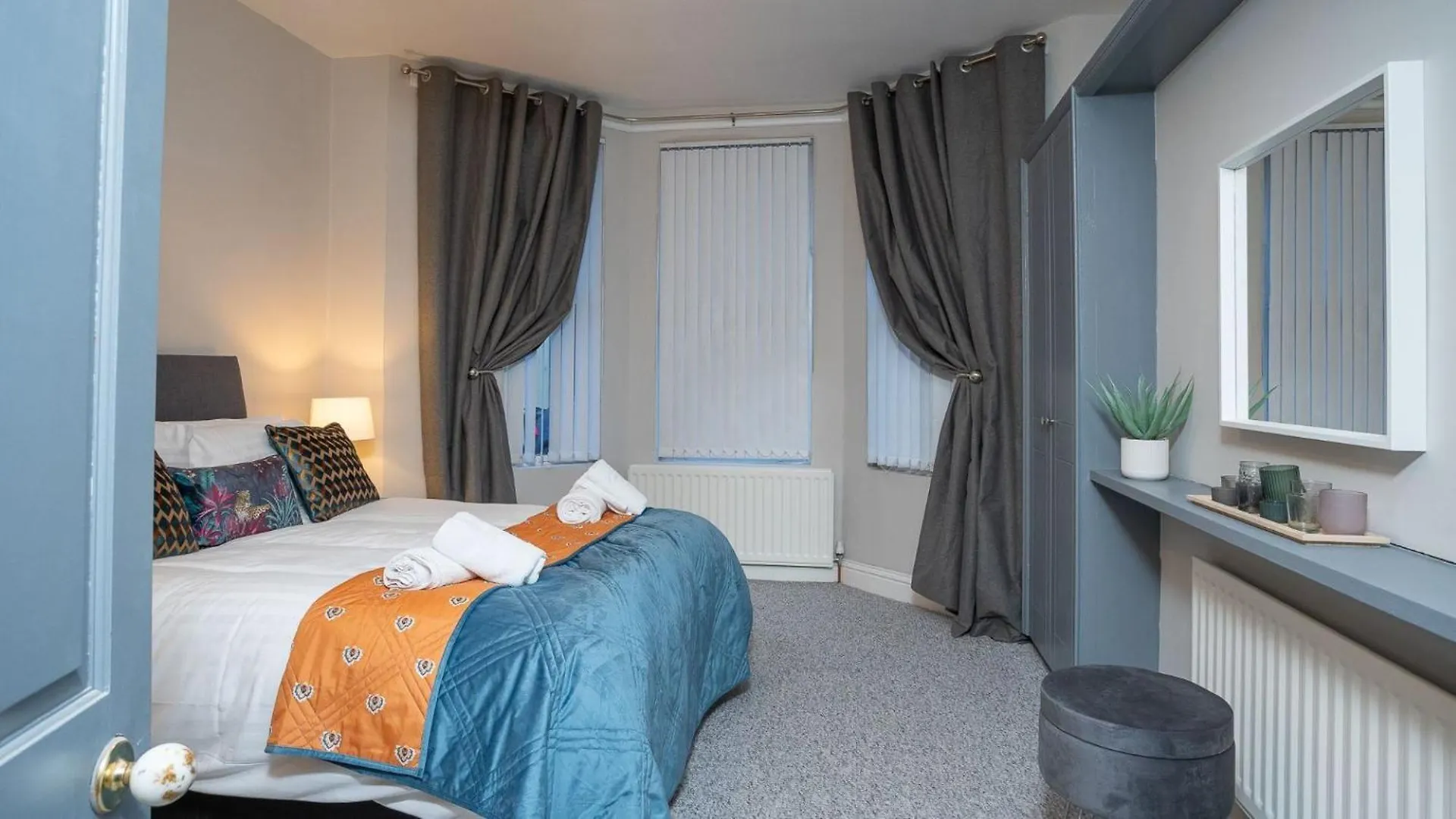 1 Bdr Apartment At Queens Uni By Belfast City Breaks