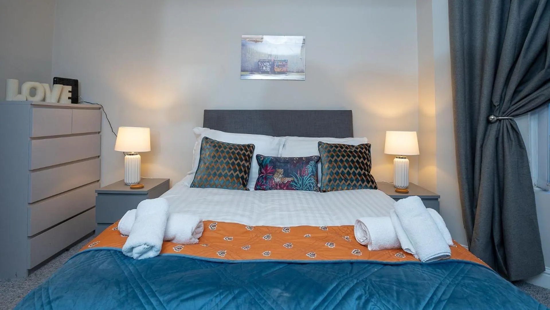 1 Bdr Apartment At Queens Uni By Belfast City Breaks