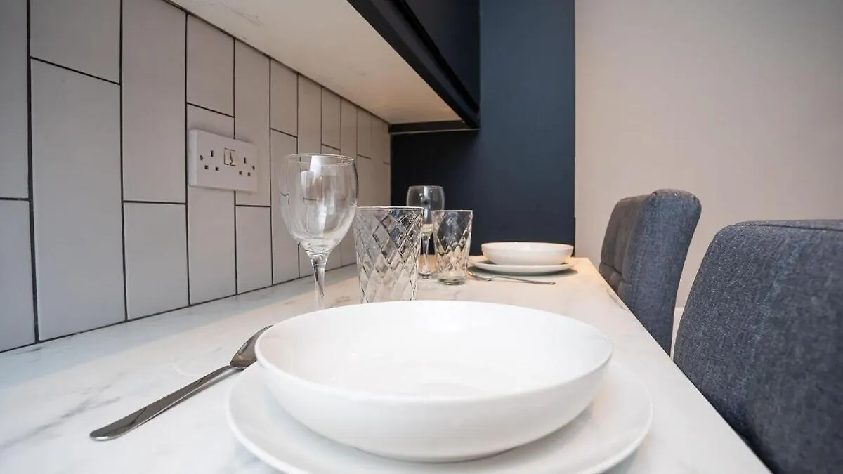1 Bdr Apartment At Queens Uni By Belfast City Breaks
