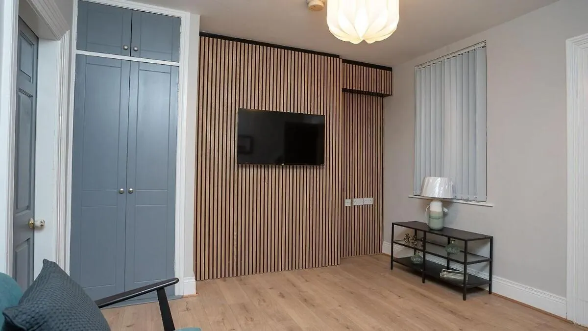 1 Bdr Apartment At Queens Uni By Belfast City Breaks