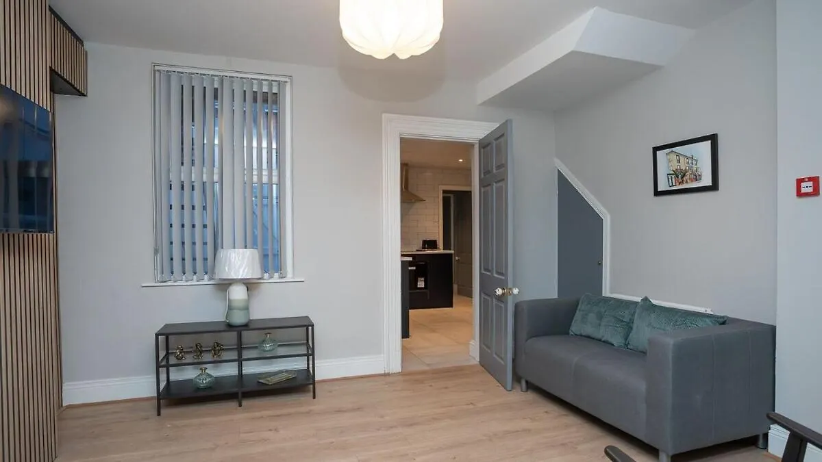 1 Bdr Apartment At Queens Uni By Belfast City Breaks 0*,